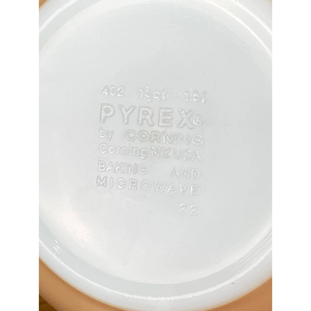 Vintage Pyrex Woodland 402 Mixing Bowl 1.5 Pint Tan White‎ Floral Oven safe